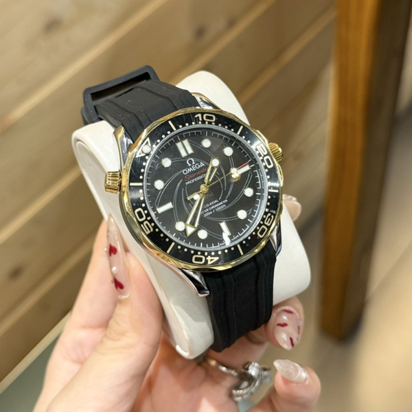 ブランド時計側面デザイン